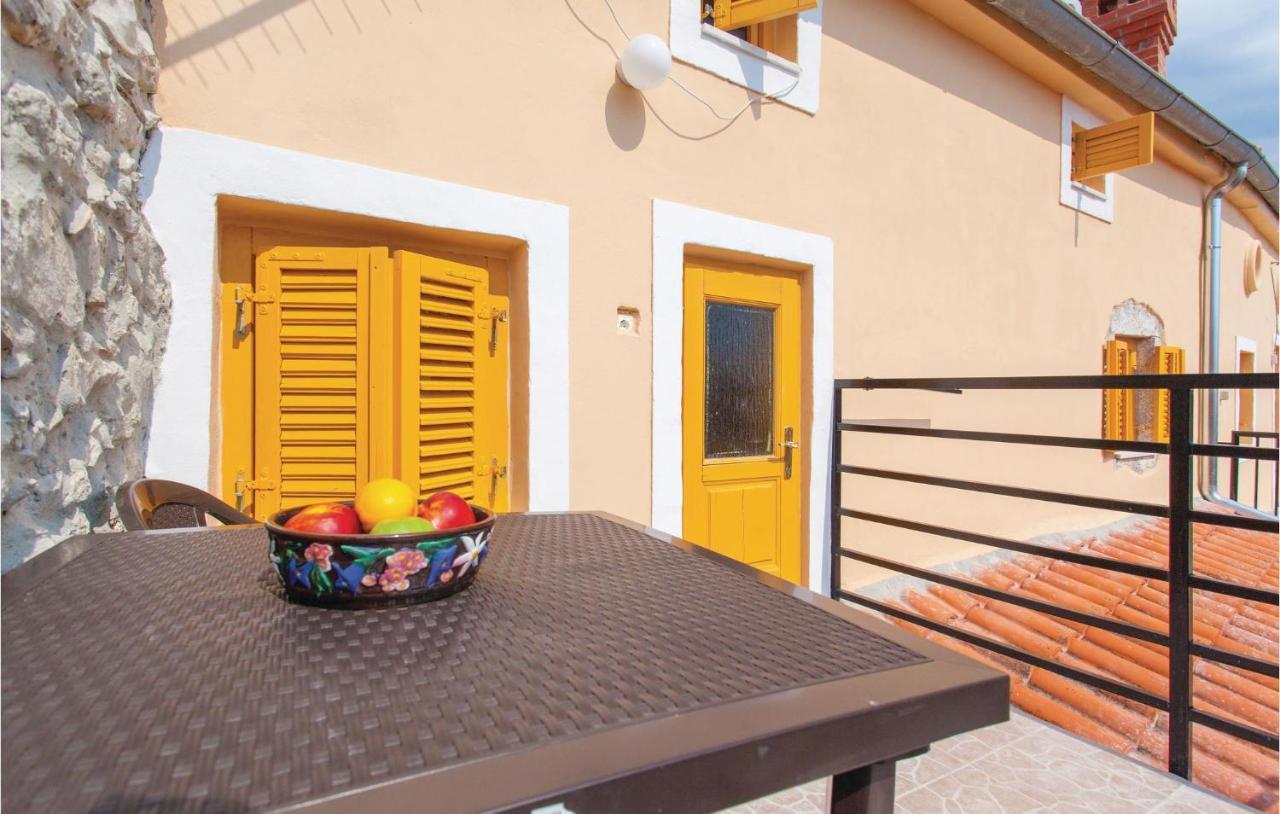 1 Bedroom Beautiful Apartment In Omišalj المظهر الخارجي الصورة