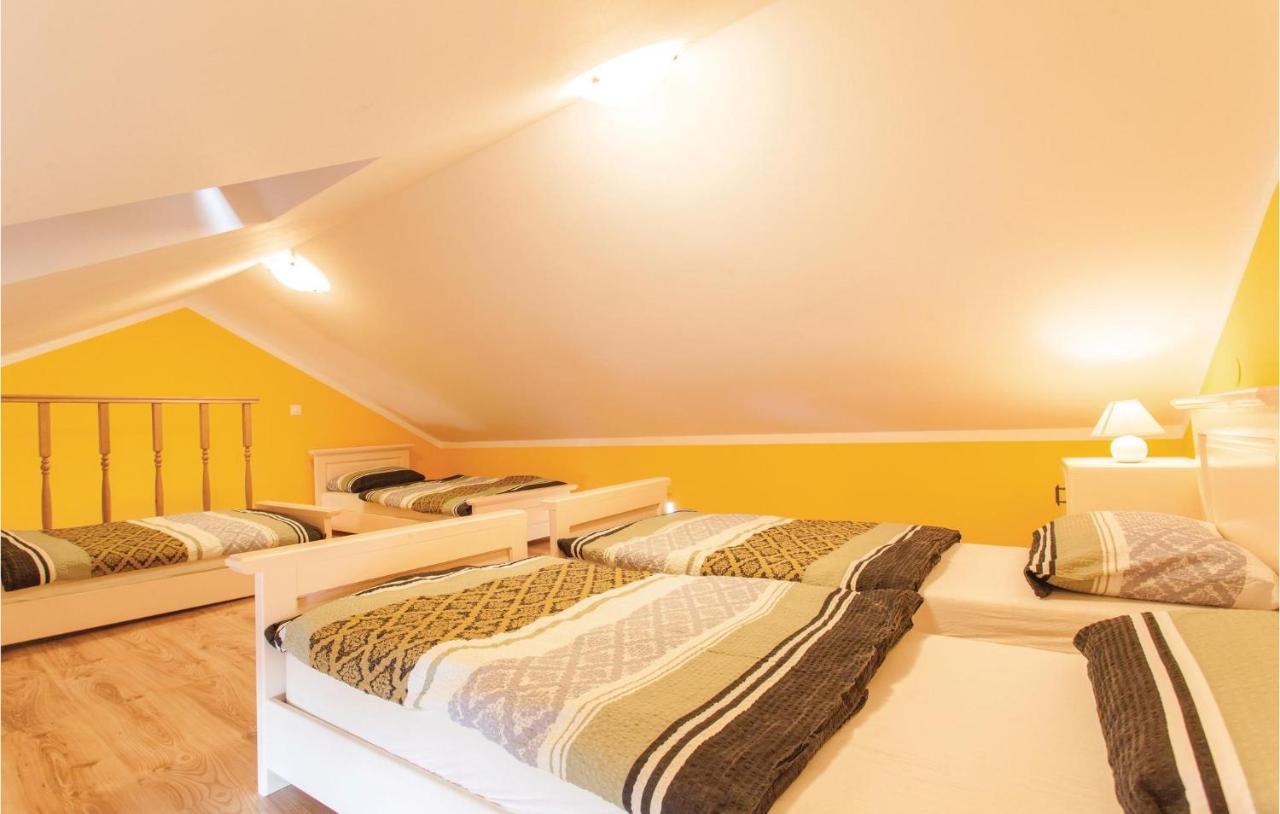 1 Bedroom Beautiful Apartment In Omišalj المظهر الخارجي الصورة