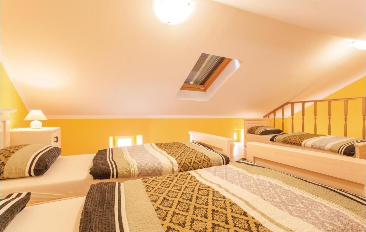 1 Bedroom Beautiful Apartment In Omišalj المظهر الخارجي الصورة