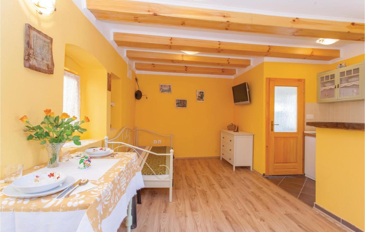 1 Bedroom Beautiful Apartment In Omišalj المظهر الخارجي الصورة